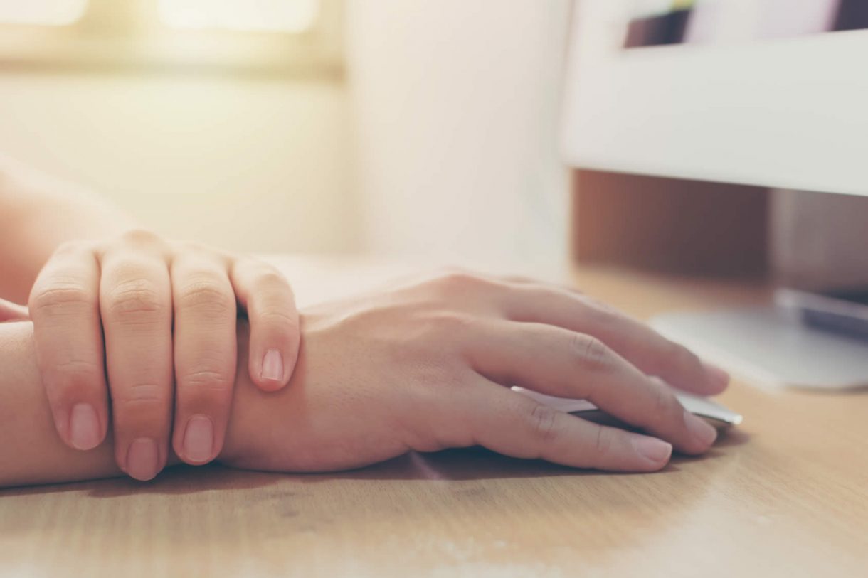 Put an end to shooting wrist pain while mousing at your computer 3 Les microtraumatismes répétés